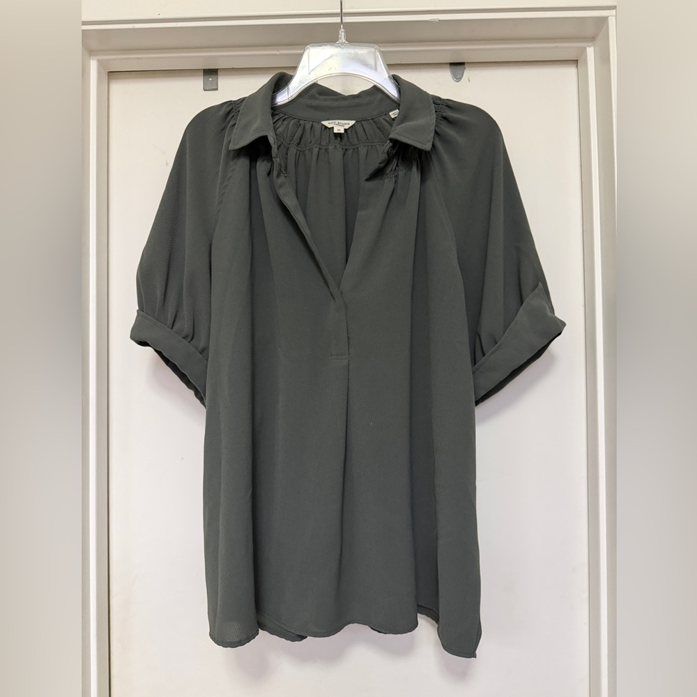 Max Studio forest green, short sleeve, V neck, flowy top - size 1X